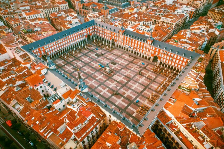 Madrid: History, Bites & Sips – An Intimate Tour Since 2018 - The Cosy Gourmet Finale: Tapas, Local Drinks, and a Traditional Liquor Story