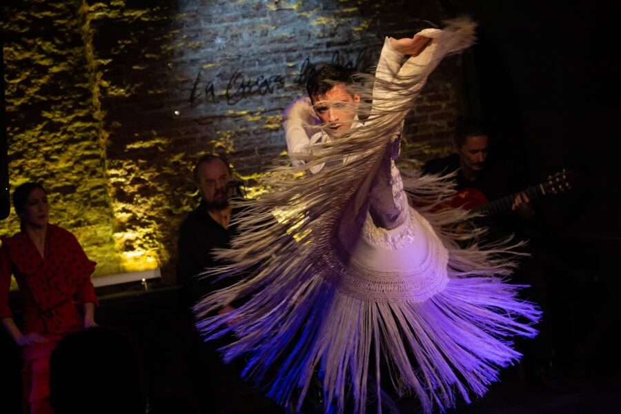 Madrid: La Cueva de Lola Flamenco Show Tickets with Drink - La Cueva de Lola in Madrid’s Barrio La Latina: the cave that changes the sound