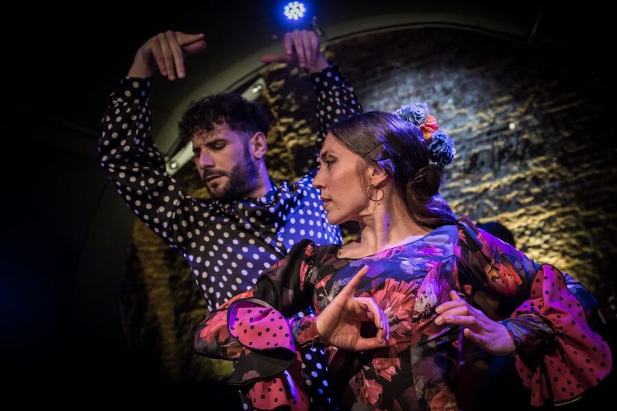 Madrid: La Cueva de Lola Flamenco Show Tickets with Drink - Your drink and tapas plan: what’s included, what’s optional