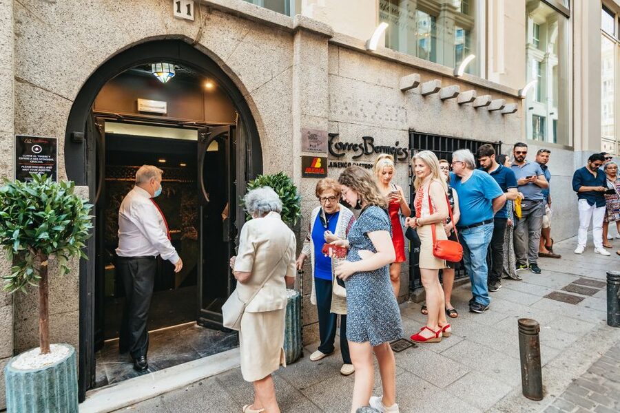 Madrid: Live Flamenco Show with Food and Drinks Options - Timing, Seating, and Getting the Best View