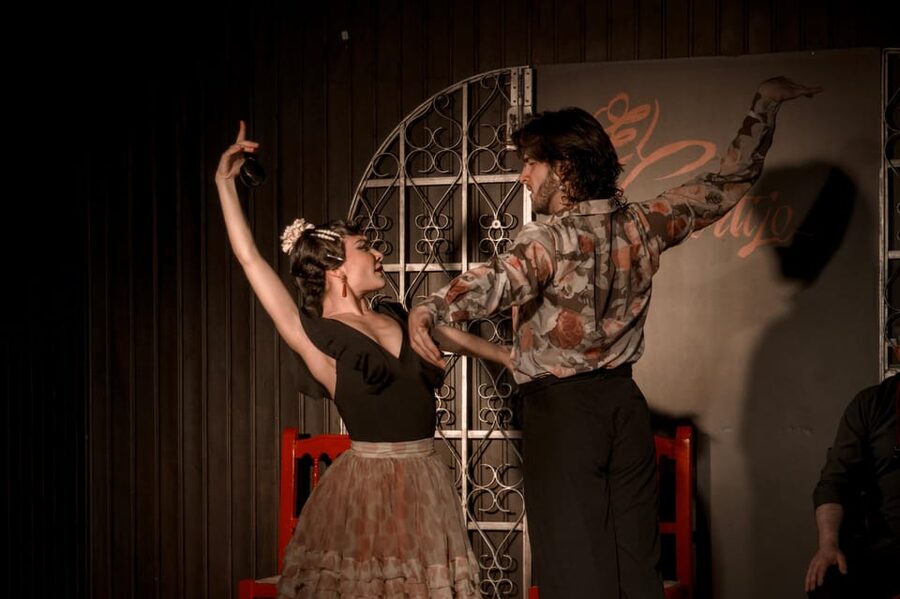 Madrid: Local Flamenco Show at El Cortijo - Entering El Cortijo, Madrid’s intimate flamenco room