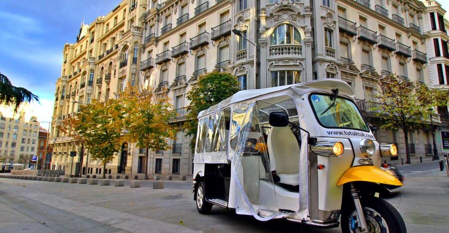 Madrid: Modern tour with Private guide in yellow tuk tuk - Royal Palace of Madrid and Almudena Cathedral: the classic opening chapter