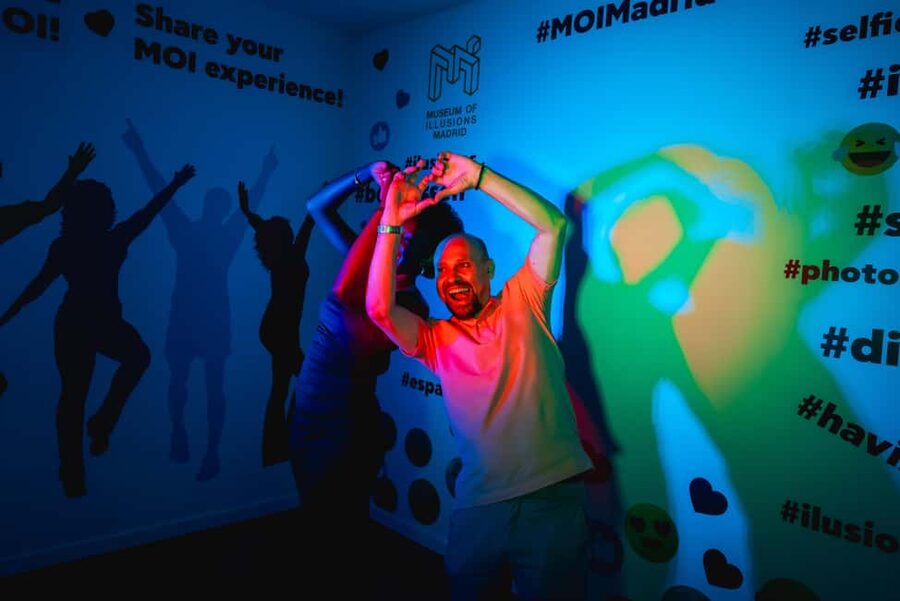 Madrid: Museum of Illusions Ticket - Photo strategy, how to leave with mind-bending pictures