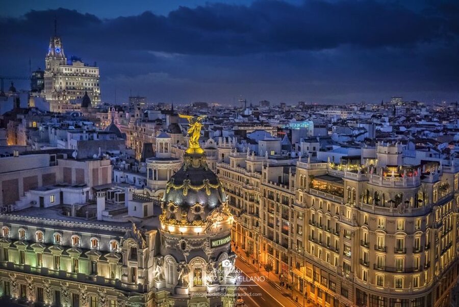 Madrid: Mysteries and Legends Tour - Meeting point and the practical rhythm of a 2-hour walk