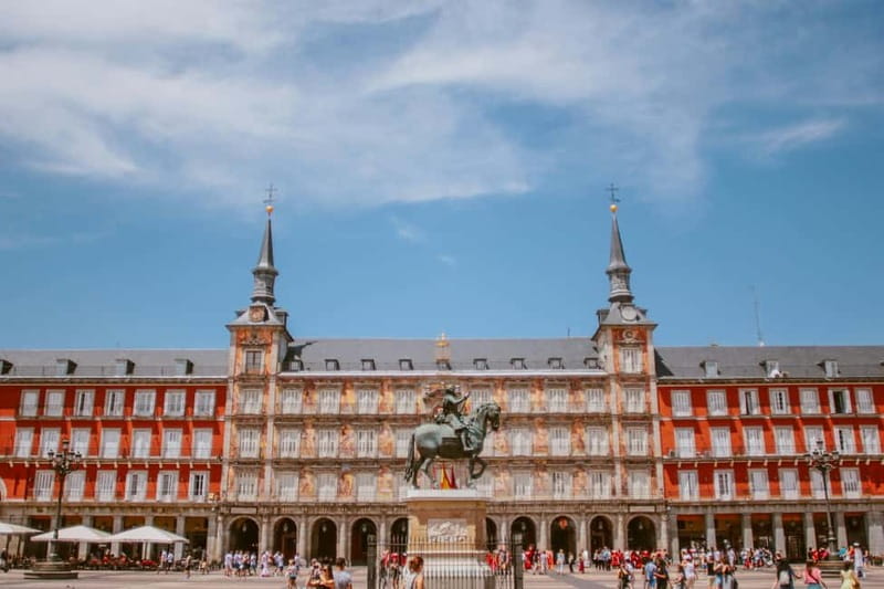 Madrid: Old Town, Poets District, and Royal Palace Tour - Teatro Español, Plaza de Santa Ana, and Puerta del Sol Like a Local Compass