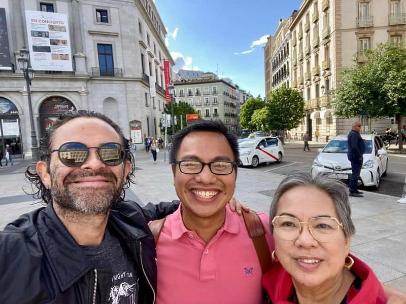Madrid: Old Town, Poets District, and Royal Palace Tour - Meeting Outside Lope de Vega, Then The Poets District Takes Over