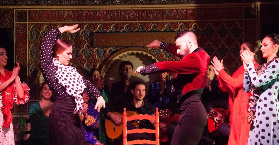 Madrid: Old Town Walking Tour and Flamenco Show - Old town walk, the San Miguel Market stop, and how it all feels at night