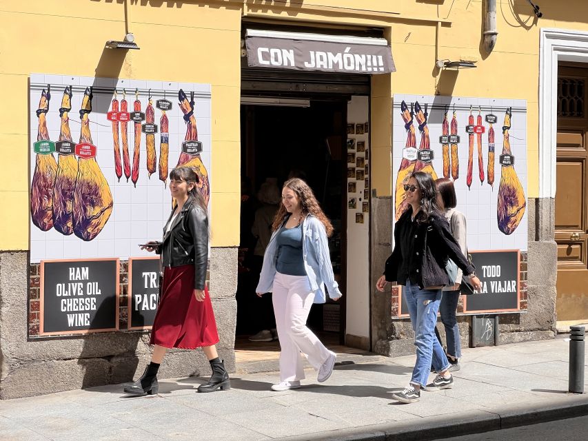 Madrid: Old Town Walking Tour and Flamenco Show - Practical tips so the evening stays smooth