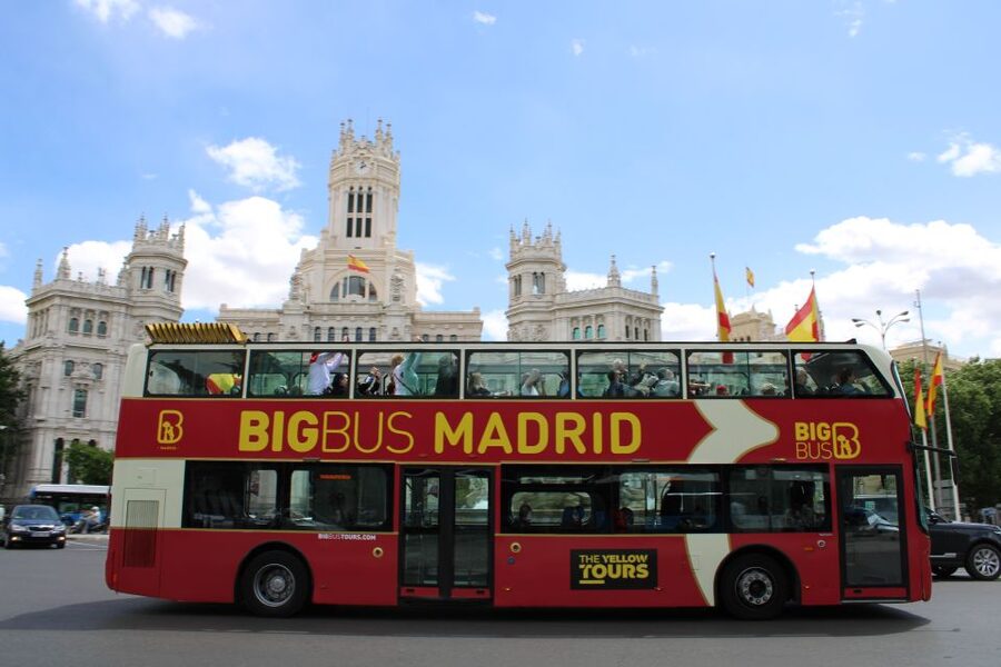 Madrid: Open-Top Big Bus Sightseeing Tour with Live Guide - Entering Madrid from the Neptuno Fountain Start