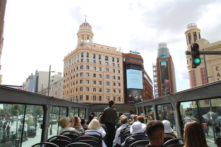 Madrid: Open-Top Big Bus Sightseeing Tour with Live Guide - Puerta de Alcalá and the Cibeles Area: Madrid’s Icon Circles