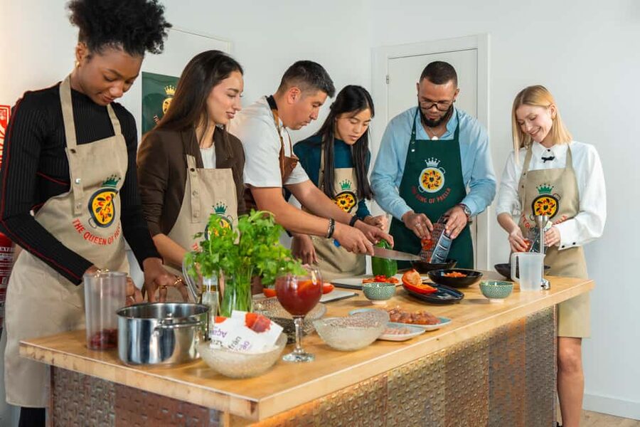 Madrid: Paella and Sangria Workshop with Tapas - Who teaches you, and why the group energy stays friendly