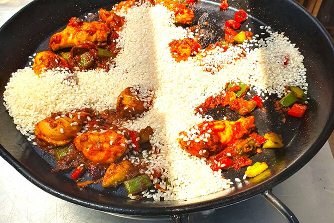 Madrid: Paella & Sangria Classes- Seafood, Chicken & Vegan option - Getting picked up, or going on your own