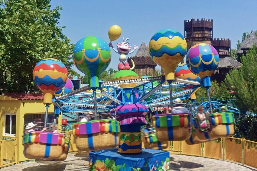 Madrid: Parque de Atracciones de Madrid Entry Ticket - Practical rules that affect how you move through the park