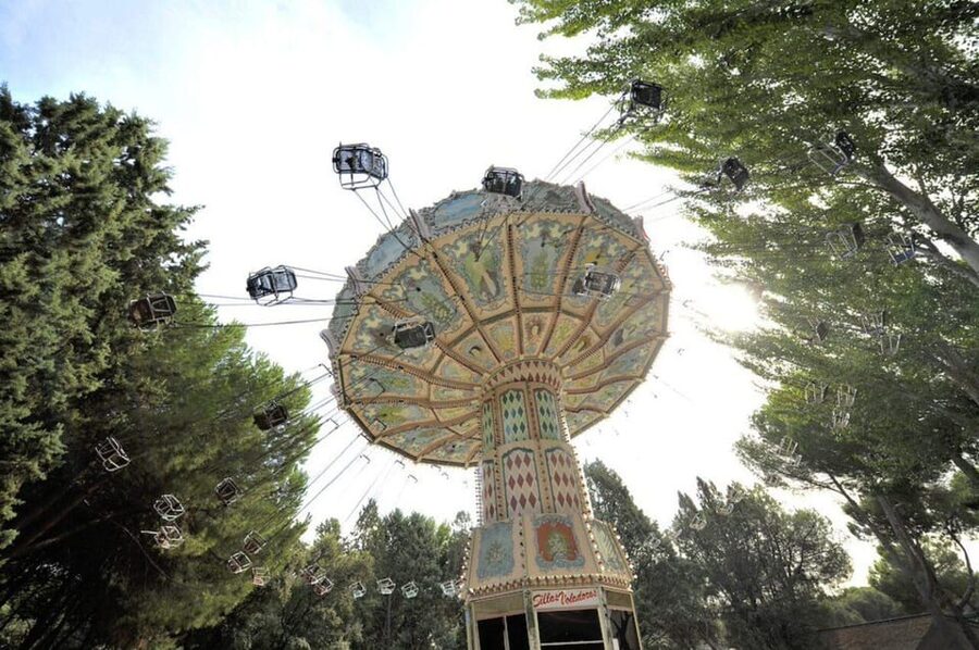 Madrid: Parque de Atracciones de Madrid Entry Ticket - Food, restaurants, and shopping to keep the day smooth
