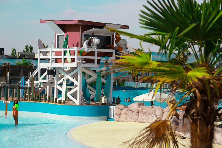 Madrid: Parque Warner Beach Entry Ticket - Sun Time With Friends and Family (Yes, That Counts)