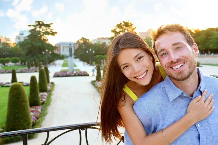 Madrid: Photography Session at El Retiro Park - Meeting at Plaza España and getting the session rolling