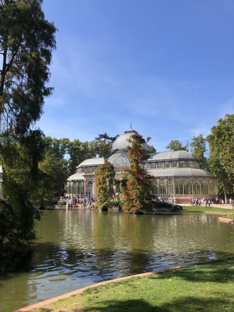 Madrid: Prado Avenue and Retiro Park Guided Walking Tour - Meeting at Plaza de Cibeles, spotting Vasiliy Akinchits fast