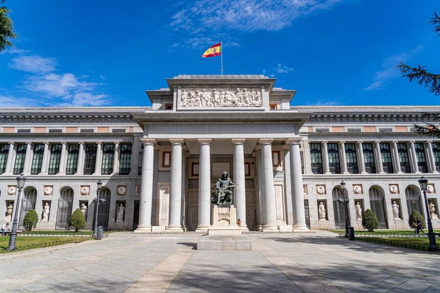 Madrid: Prado Museum Guided Tour with Entry Ticket - How the guide sets the pace, and why the Q&A style matters