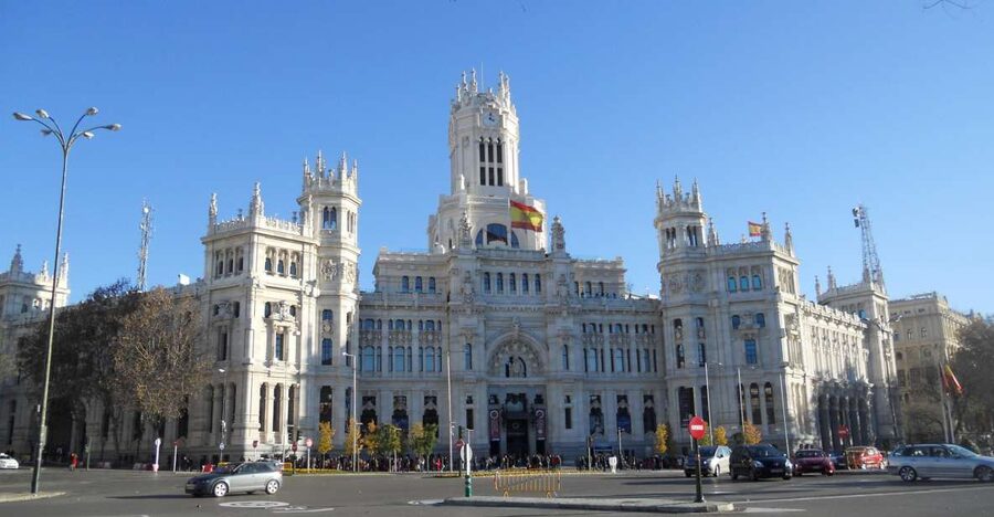 Madrid: Private 3-Hour Tour - Classic route: Almudena Cathedral, the Royal Palace area, and Plaza Mayor