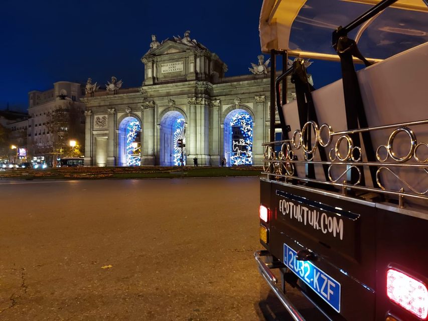 Madrid: Private Christmas Lights Tour by Eco Tuk-Tuk - What the 1-hour private setup is really giving you