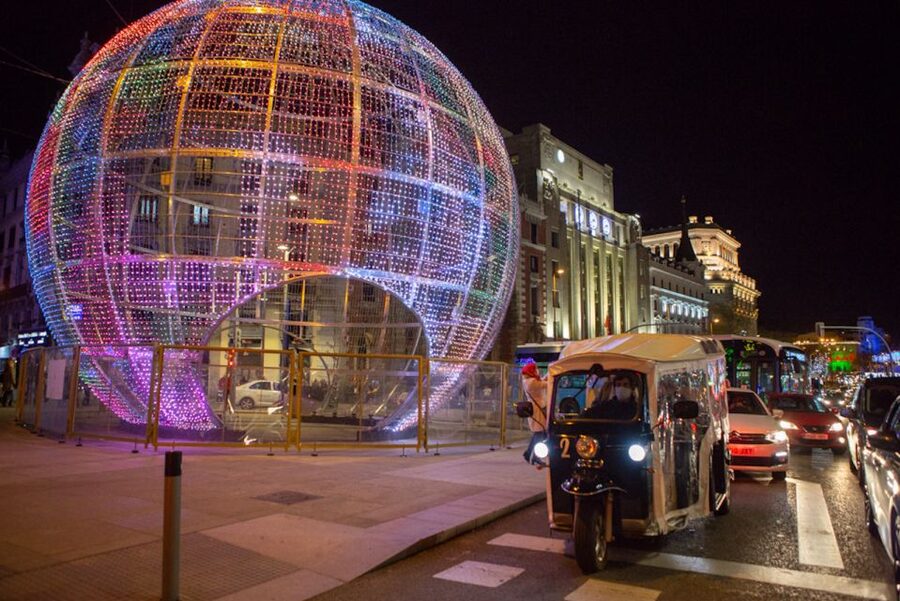 Madrid: Private Christmas Lights Tour by Eco Tuk-Tuk - The Salamanca and upscale streets phase: Calle de Velázquez and Calle de Goya
