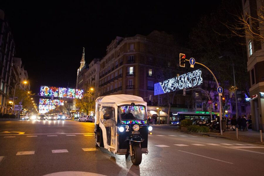 Madrid: Private Christmas Lights Tour by Eco Tuk-Tuk - Cibeles Fountain, Bank of Spain, and Four Seasons: civic Madrid lit up for December