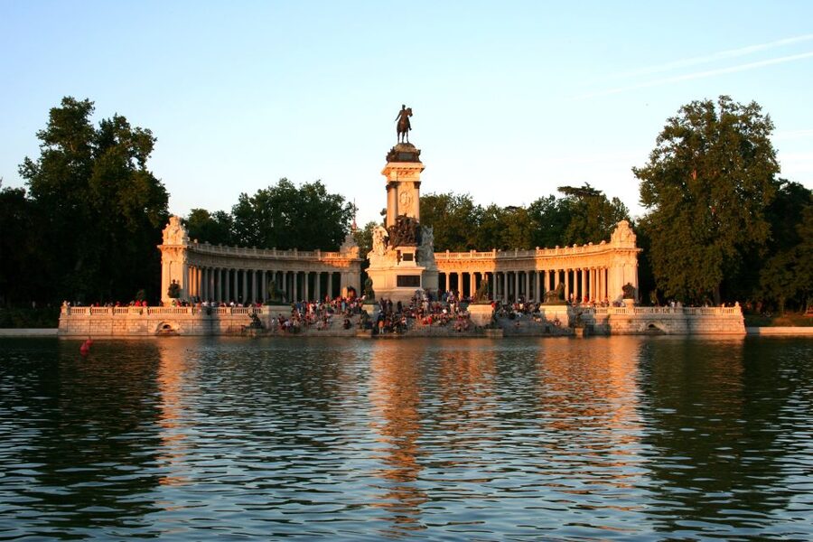 Madrid: Private Custom City Tour with Driver and Guide - Royal Alcázar and the Royal Palace Area: Arabic Fortress to Royal Power