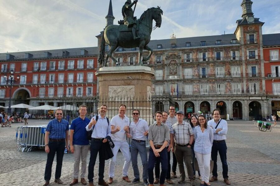 Madrid: Private custom tour with a local guide - Museum entries are not included, but you can add them