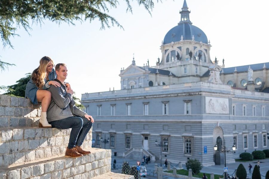Madrid: Private Photoshoot with a Professional Photographer - The Best Part, Meeting by the Opera and Starting With a Plan