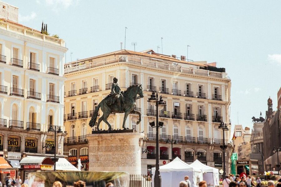 Madrid: Private Tour w/ Locals – Highlights and Hidden Gems - Getting oriented in Madrid’s center in just 3 hours