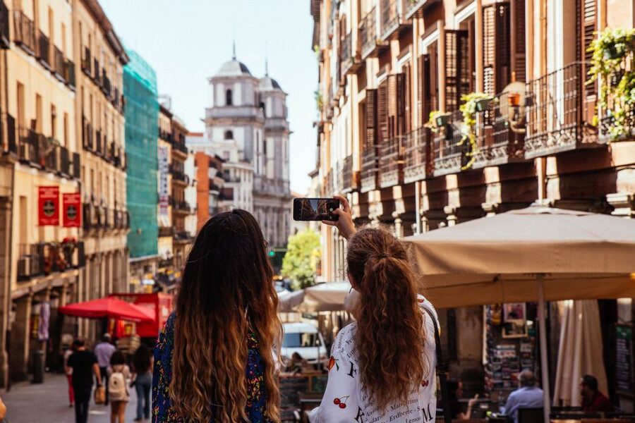 Madrid: Private Tour w/ Locals – Highlights and Hidden Gems - Private guide energy, and why names in the feedback matter
