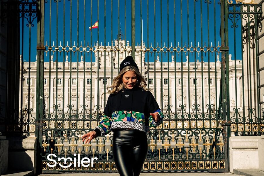 Madrid: Professional photoshoot at The Royal Palace - The Royal Palace photoshoot, in plain terms