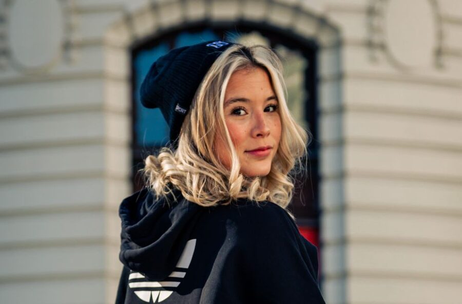 Madrid: Professional photoshoot at The Royal Palace - Price and value: $77 for a group up to 8