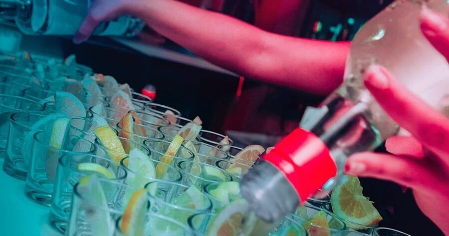 Madrid: PUBCRAWL Ruta de Bares y Fiesta por Madrid - Pace and Planning: 5 Hours, No Food, and Central Walking