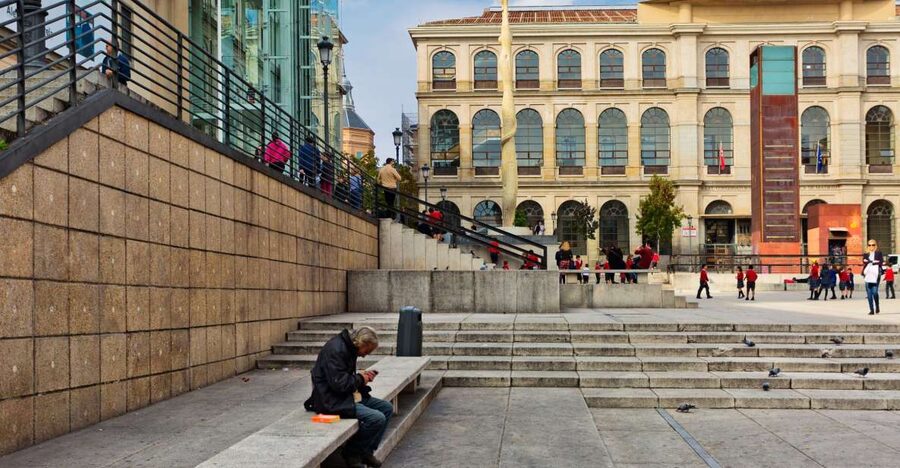 Madrid: Reina Sofia Museum Private Tour with Skip-the-Line - Skip-the-line entry and what that really buys you at Reina Sofía