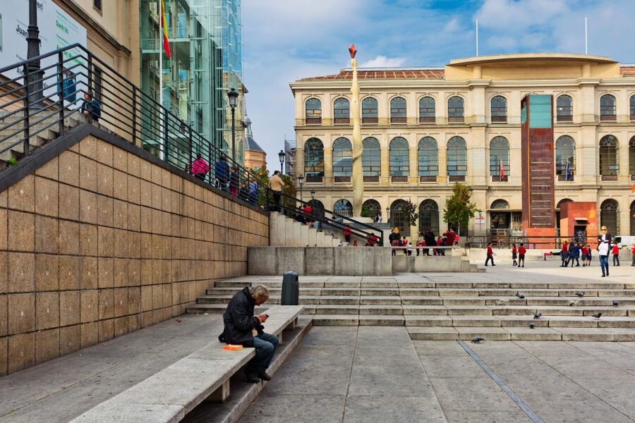 Madrid: Reina Sofia Museum Private Tour with Skip-the-Line - How the museum route connects Picasso, Miró, Dalí, and the political shock of the 1930s