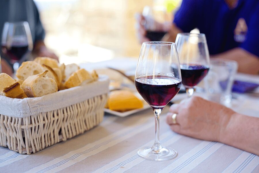Madrid: Retiro Park Guided Tour and Tapas Tasting - Getting started at Puerta de la Independencia, Plaza de la Independencia