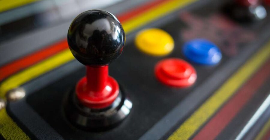 Madrid: Retro Escape Room "HEX Game" - Private session power: 2 to 6 players, your team rules
