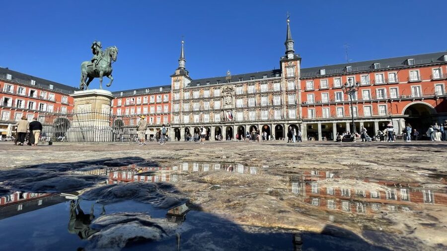 Madrid: Royal Palace Entry Ticket and Small Group Tour - Key highlights at a glance