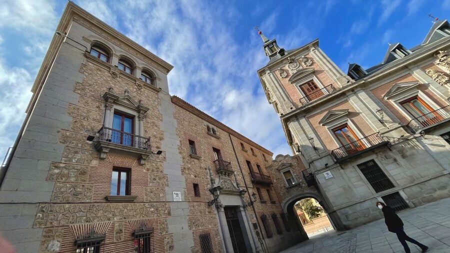 Madrid: Royal Palace Entry Ticket and Small Group Tour - Plaza de la Armería: the viewpoint payoff after your palace loop