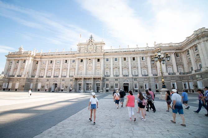 Madrid: Royal Palace Expert Guided Tour with Optional Tapas - Meet at Plaza de Isabel II, Then Walk Straight Into the Royal Palace