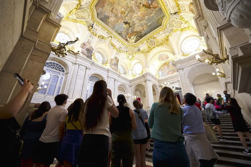 Madrid: Royal Palace Expert Guided Tour with Skip-the-Line - Art, armor, swords, and tapestries: why the tour picks these objects