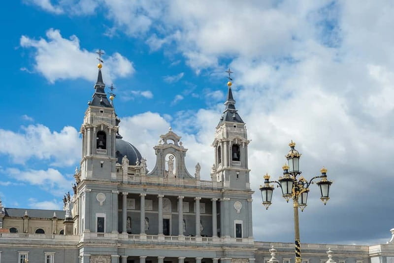 Madrid: Royal Palace Expert Guided Tour with Skip-the-Line - Royal Gardens on your own: best use of the free-wander time
