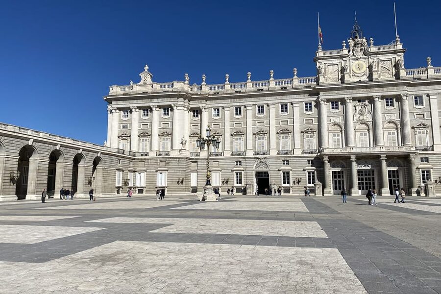 Madrid: Royal Palace Guided Tour Small Group or Private - What to bring and what to know before you go