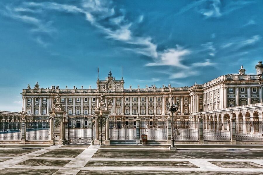 Madrid: Royal Palace Guided Tour with Entry Ticket - The Prince’s Courtyard, Reliquary, and a Chapel Guarded at the Entrance