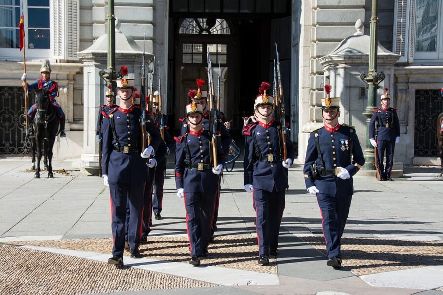 Madrid: Royal Palace Guided Tour with Skip-the-Line Entry - Who should book this Royal Palace guided tour