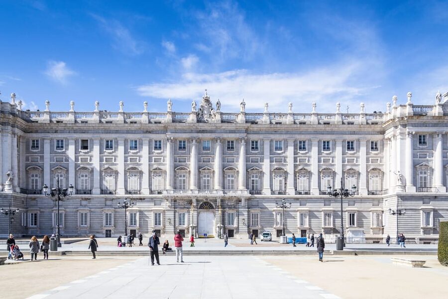Madrid: Royal Palace Guided Tour with Skip-the-Line Entry - How the radio-guided format keeps the pacing human