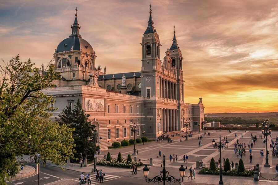 Madrid Royal Palace & Prado Museum + hotel pick-up & tickets - The Prado Museum with an art expert: seeing past the first glance