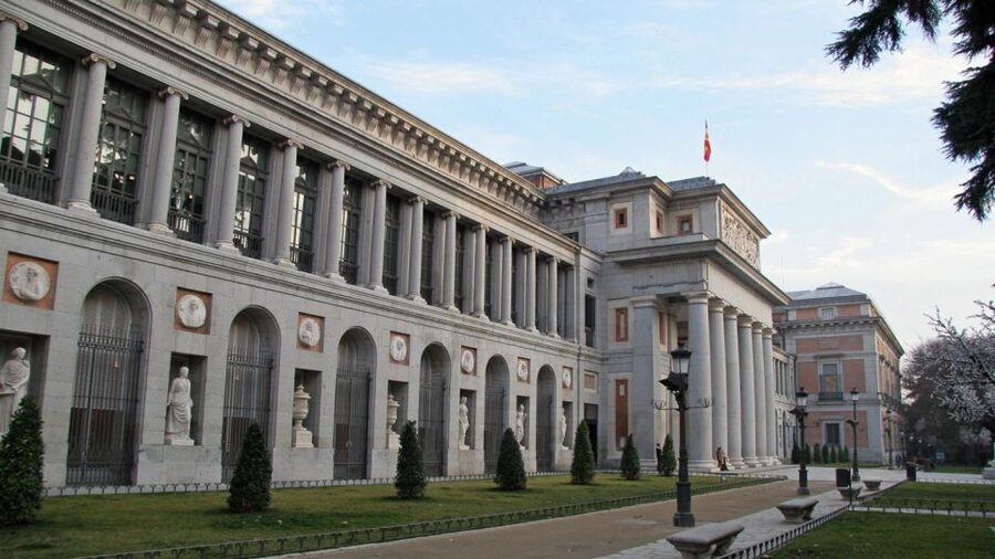 Madrid Royal Palace & Prado Museum + hotel pick-up & tickets - Private group flow: how you avoid feeling herded