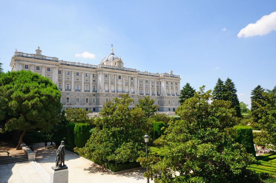 Madrid: Royal Palace Private Tour with Tickets - 3 hours inside the Royal Palace rooms with an official guide